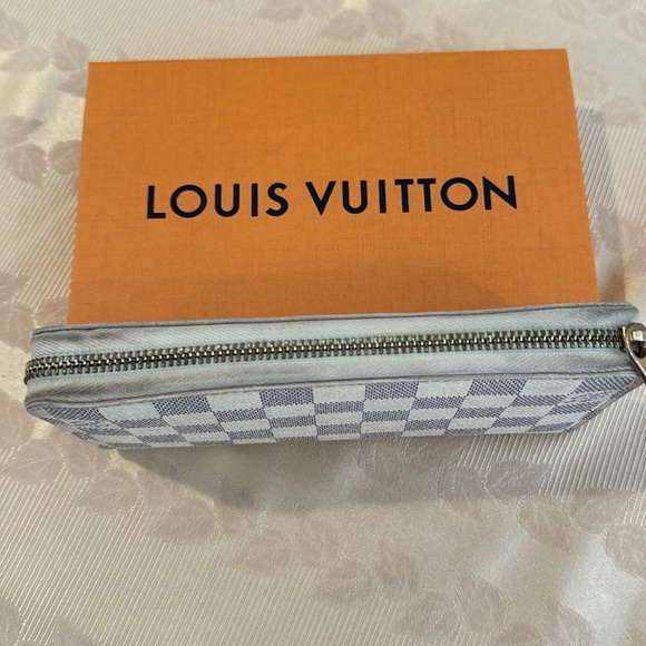 Louis Vuitton Damier Azur Zippy Wallet - Picture 8 of 13